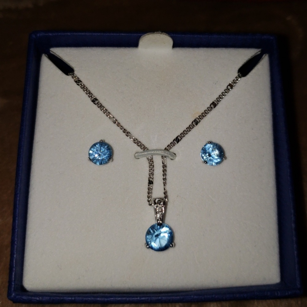 BRAND NEW, NEVER WORN, AUTHENTIC, Swarovski Set